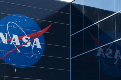 NASA Kicks Chinese Workers Out As It Promises It's Not Losing The Next Moon Race