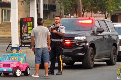 Police Stop Grown Man Driving Kids’ Barbie Jeep And Somehow It Only Gets Worse