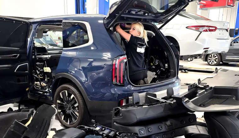 Tiny Pinched Wire Forces Kia To Tear Down Brand-New Telluride Interiors