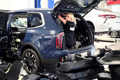 Tiny Pinched Wire Forces Kia To Tear Down Brand-New Telluride Interiors