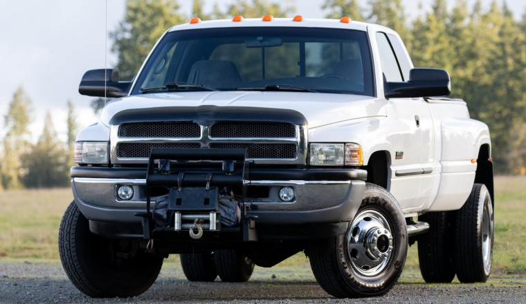 Why Some Pickup Trucks Have Those Amber Lights On Top