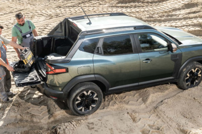 This Dacia Truck Has The Cutest Little Bed. But Who's It For?