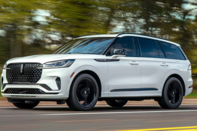 Lincoln Could Get Another Three-Row Crossover. And It Might Be Hybrid