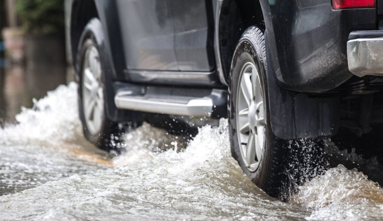 'I'm a motoring expert and you should avoid one thing when driving through floods'
