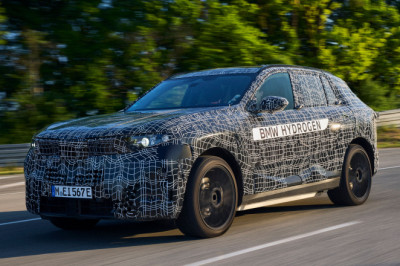 BMW confirms hydrogen iX5 with 300-plus mile-range