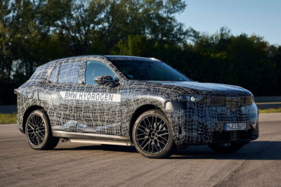 BMW confirms production hydrogen iX5 for 2028
