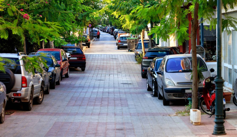Drivers warned parking under tree for shade could damage your car