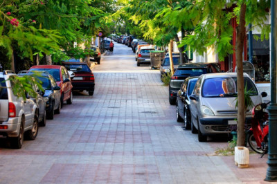 Drivers warned parking under tree for shade could damage your car