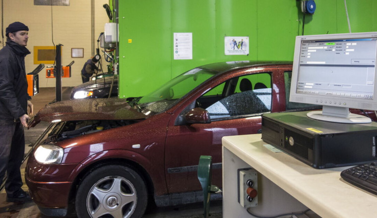 Most common MOT failure revealed with drivers at risk this October