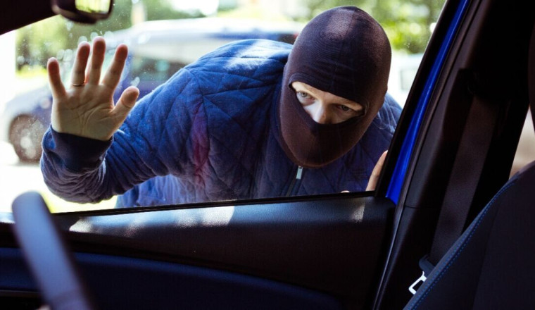 ‘I’m a car expert - locking your car from this distance will just help thieves’
