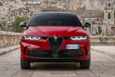 Once Again, Stellantis Halts Production of Several Cars Because of Poor Demand