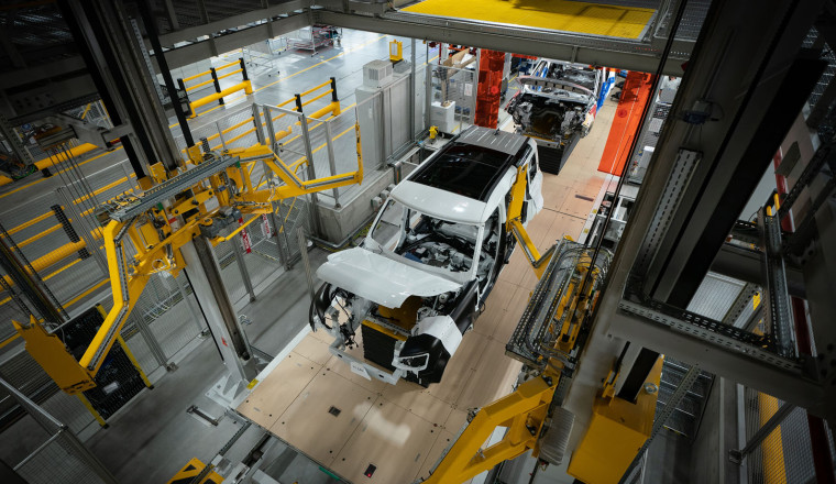 UK government underwrites £1.5bn JLR loan following cyber attack