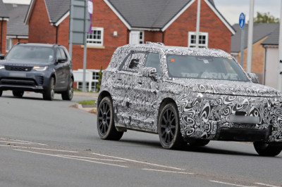Land Rover Spied Testing ‘Fun-Sized’ Defender