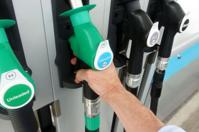 Petrol and diesel drivers urged to avoid filling up cars on Friday and Saturday