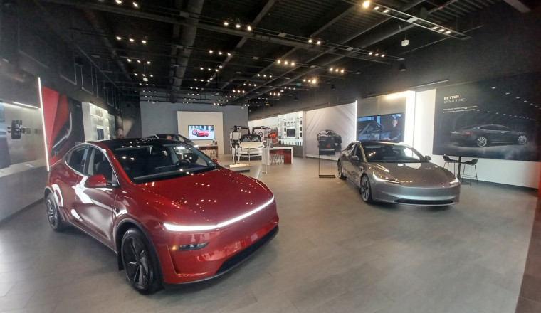 Tesla Raises Lease Prices On Most Popular Models After The Death Of The $7,500 EV Tax Credit