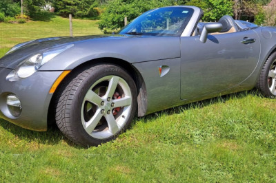 At $8,450, Is Buying This 2006 Pontiac Solstice A Bright Idea?