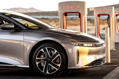 Lucid CEO Reminds Everyone Tesla’s Model S Hasn’t Changed Since The Obama Era