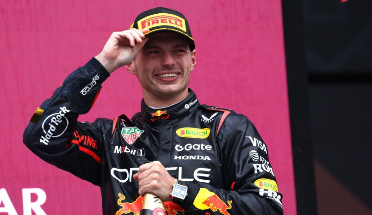 Verstappen taking F1 title charge 'race-by-race'