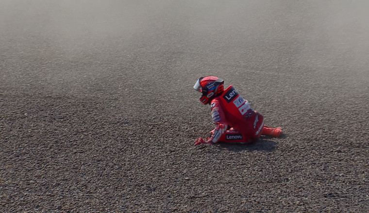 Bezzecchi-Marquez clash at Mandalika: what happened on Lap 1?