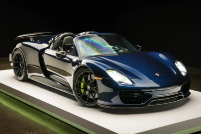 FOR SALE: 2015 Porsche 918 Spyder