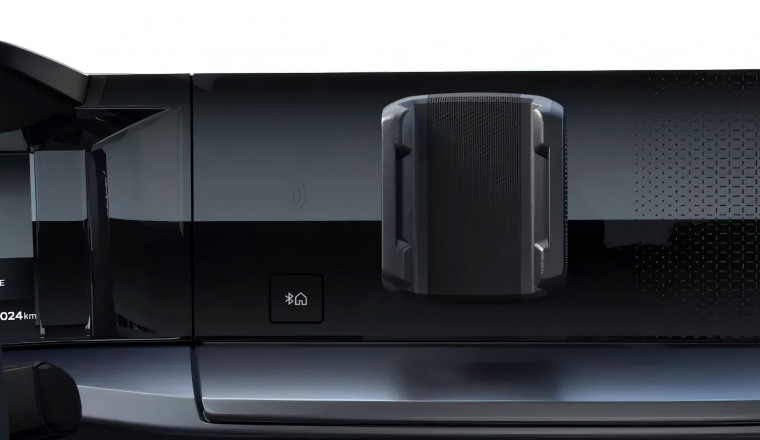 This Stellantis SUV Without An Infotainment Screen Has Everyone Confused