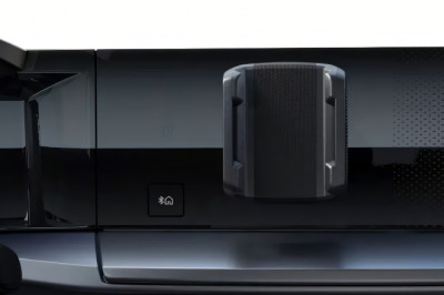 This Stellantis SUV Without An Infotainment Screen Has Everyone Confused