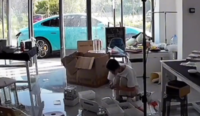 Xiaomi Blames iPhone For EV Taking Off On Its Own