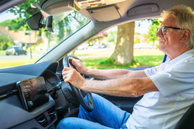 Older motorists urged to sit new ‘driving assessments’ - full details of tests