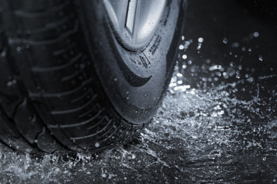 What Is Aquaplaning and How to React When It Happens
