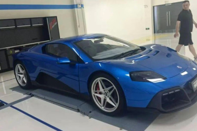 Isdera, the Weirdest Sports Car Maker of the ’80s, Went Back to Work Without Telling Anyone