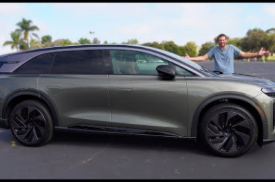 The 2025 Lucid Gravity Redefines Luxury with Minivan Space and SUV Presence
