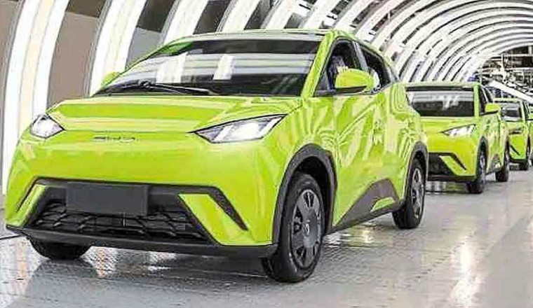 Ministers 'giving China free pass' to flood Britain with cheap cars