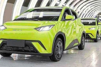 Ministers 'giving China free pass' to flood Britain with cheap cars