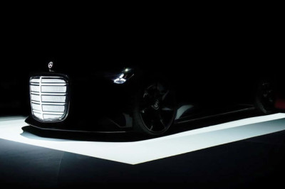 Mercedes-Benz Teases an Even Bigger Light-Up Grille
