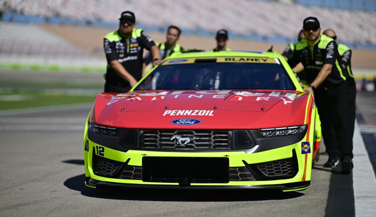 Ryan Blaney crashes in Las Vegas playoff race (Video)