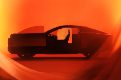 Toyota's Super-Luxury Century Brand Shows Stately Coupe