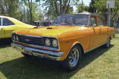 What's The Difference Between The Pontiac 400 And The Chevrolet 400?