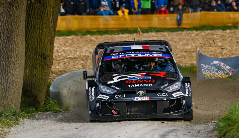 Ogier into the early lead of CER