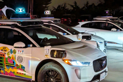 People Tricked Waymo’s AI Sending 50 Robotaxis To A Dead-End Street