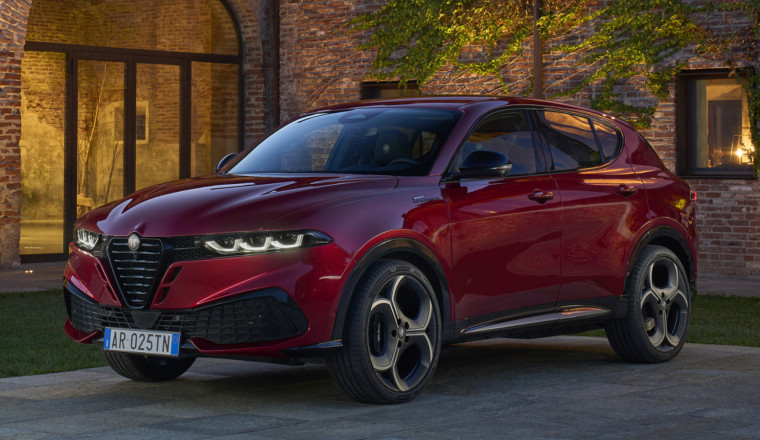 Refreshed 2026 Alfa Romeo Tonale Drops Hybrid, Adds Sick-Ass Tri-Spoke Wheels