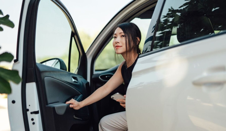 Drivers risk £1,000 fine for 'opening car door' due to road law
