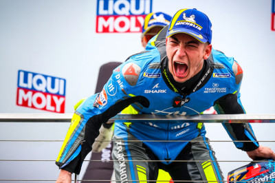 Flawless Fernandez claims debut win as Bezzecchi fights back for podium
