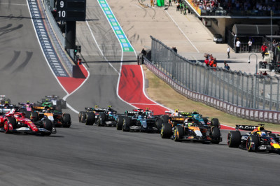 Watch the start in Austin as Verstappen holds lead