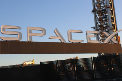 SpaceX Settles Lawsuit From Cards Against Humanity Over Dumping Space Garbage On Its Land That You Paid For