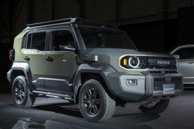 Toyota FJ Cruiser revealed as Defender 90 rival with petrol power