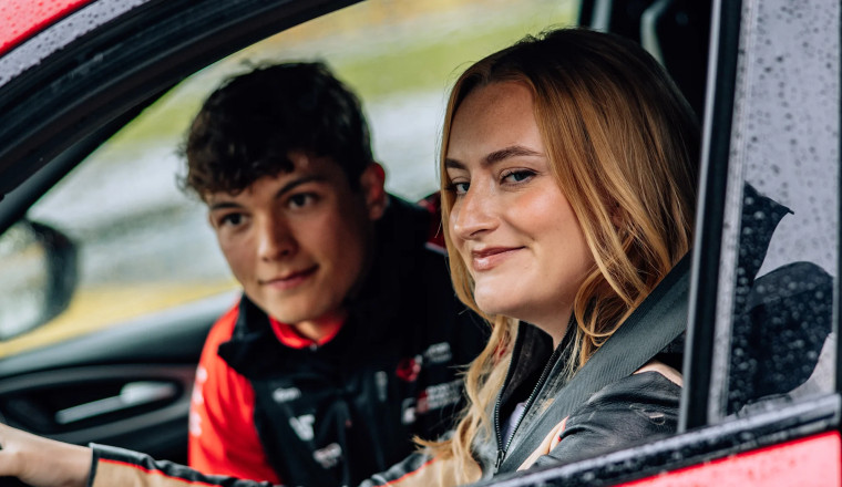 Bearman coaches ‘Chicken Shop Date’ star Amelia Dimoldenberg
