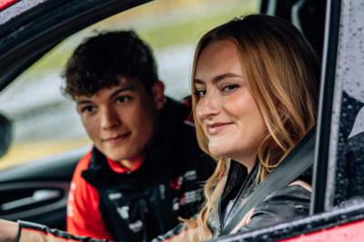 Bearman coaches ‘Chicken Shop Date’ star Amelia Dimoldenberg