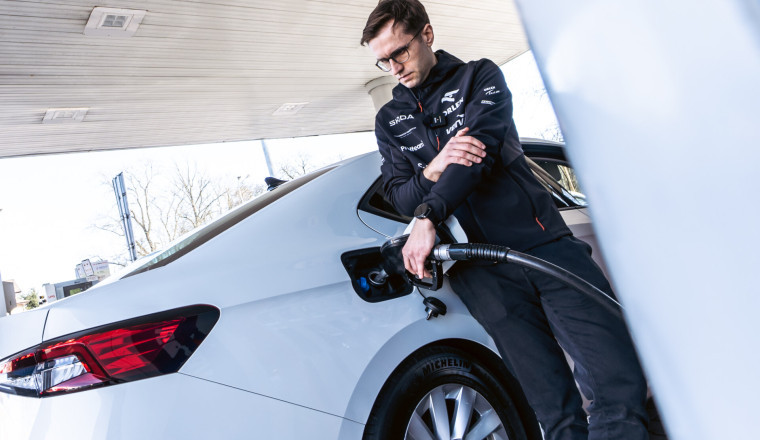 Skoda Superb Shatters WORLD RECORD for Distance on a Single Tank