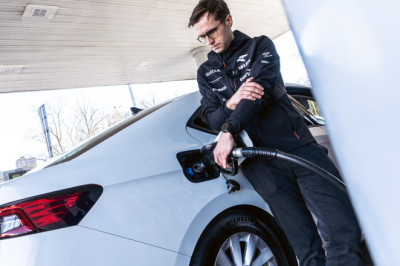 Skoda Superb Shatters WORLD RECORD for Distance on a Single Tank