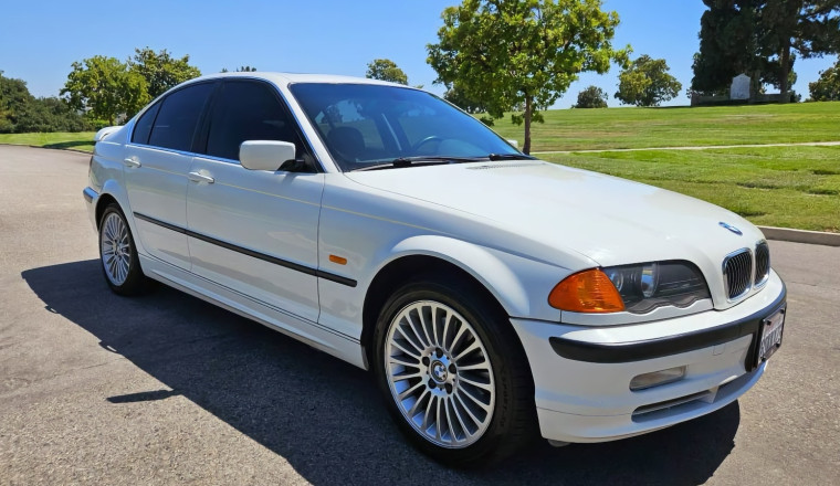 At $6,700, Is This 2001 BMW 330xi A Blast-From-The-Past Bargain?